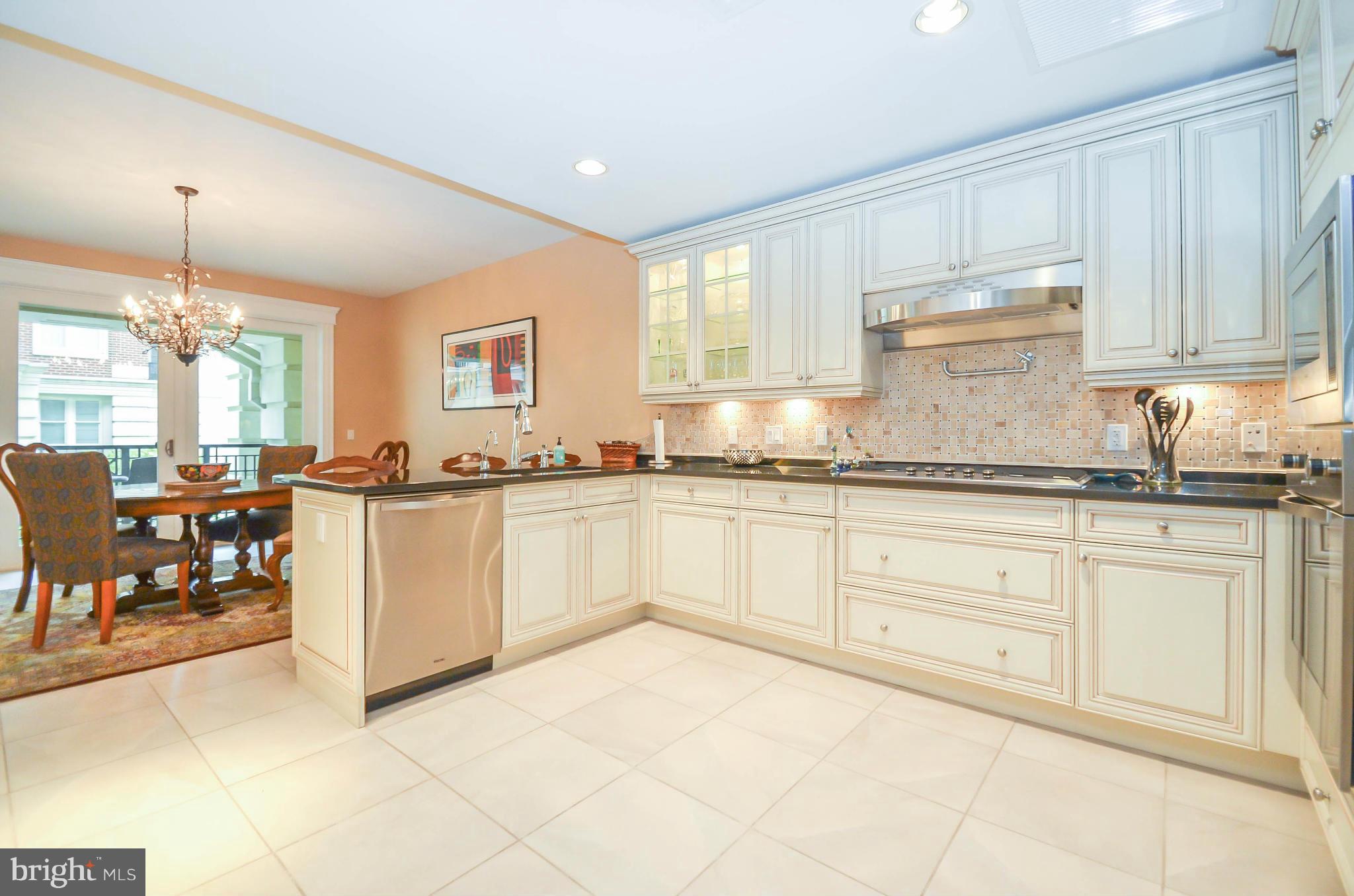 THE RITZ-CARLTON RESIDENCES - Residential