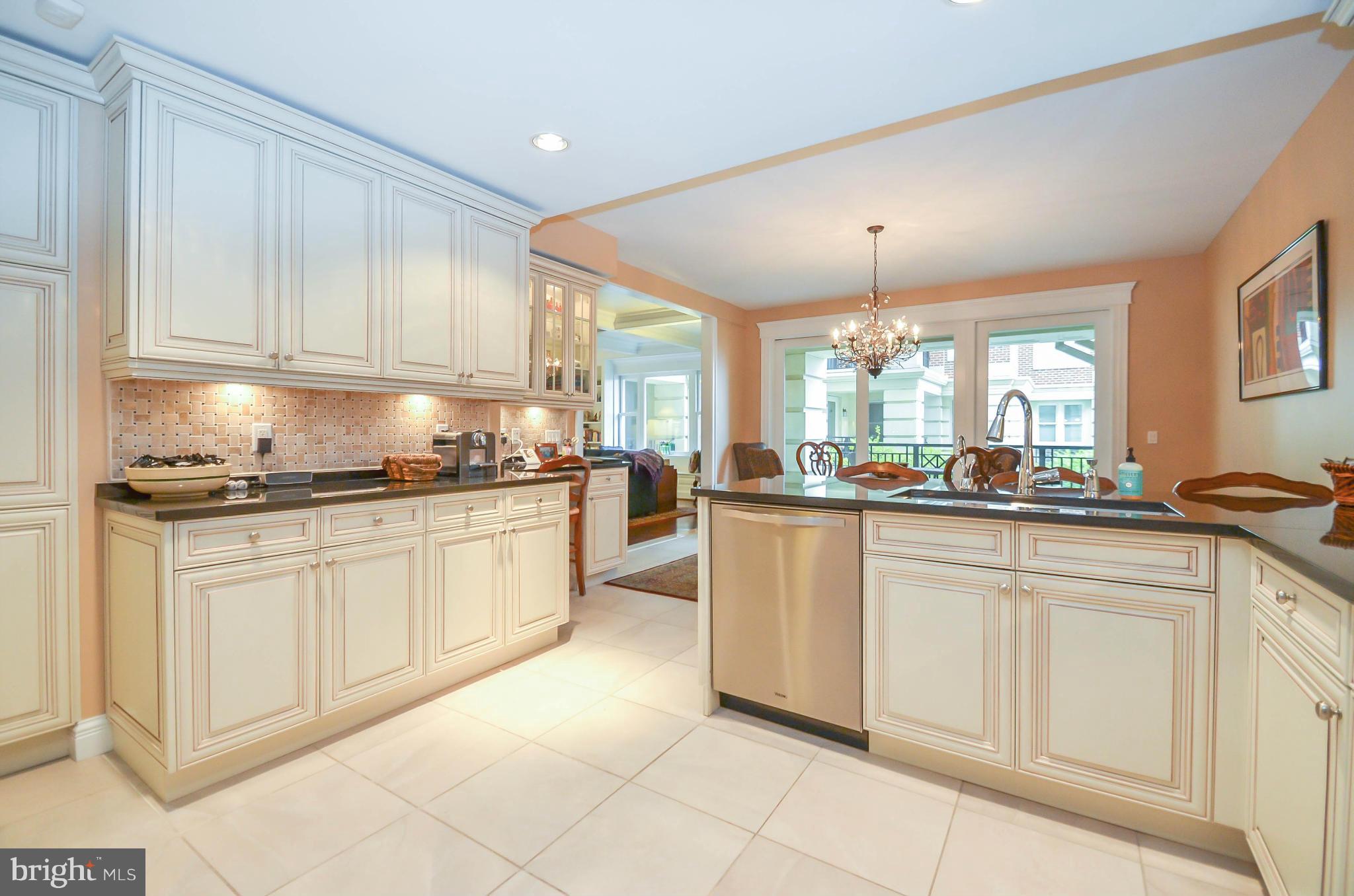 THE RITZ-CARLTON RESIDENCES - Residential