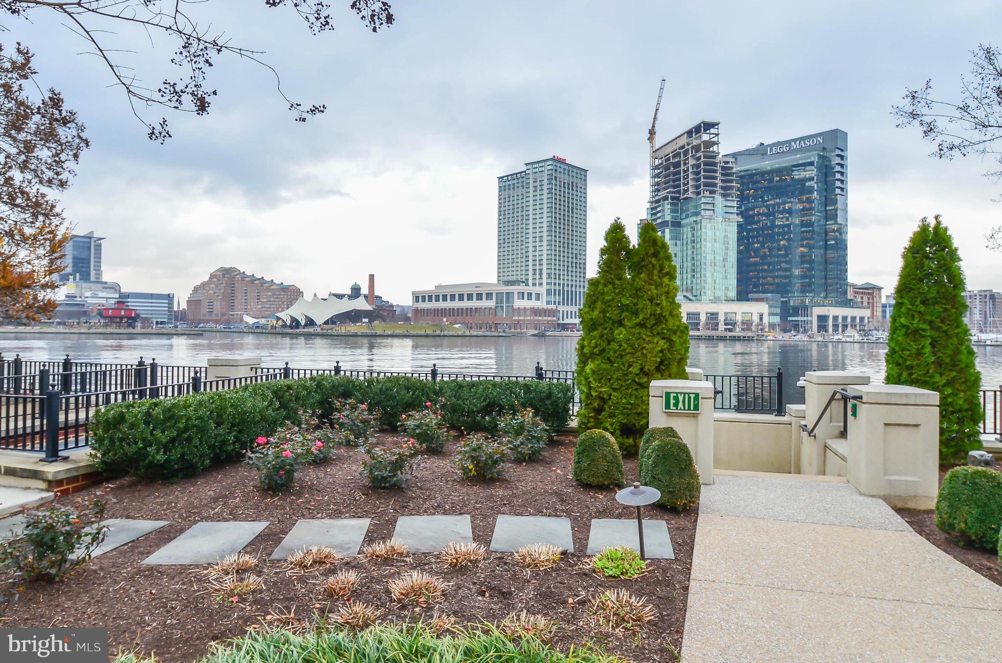 THE RITZ-CARLTON RESIDENCES - Residential