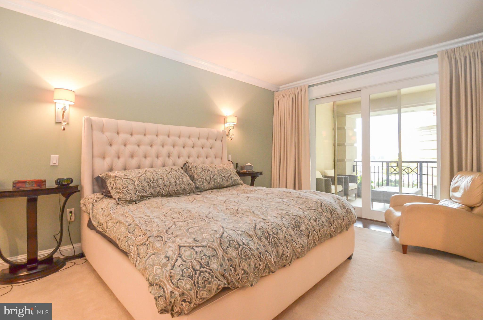 THE RITZ-CARLTON RESIDENCES - Residential