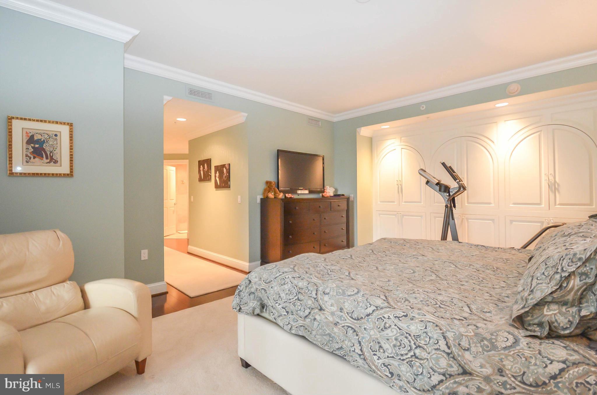 THE RITZ-CARLTON RESIDENCES - Residential