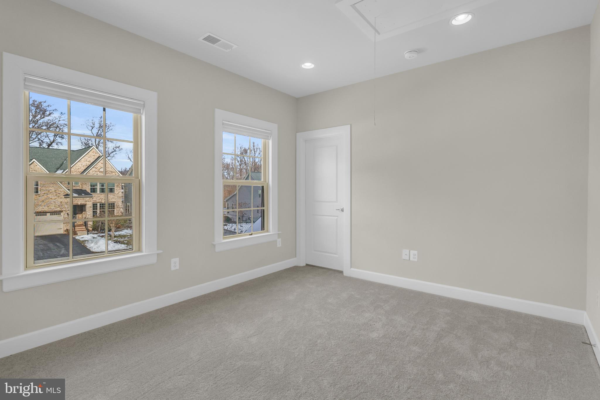 MANOR OAKS - Residential