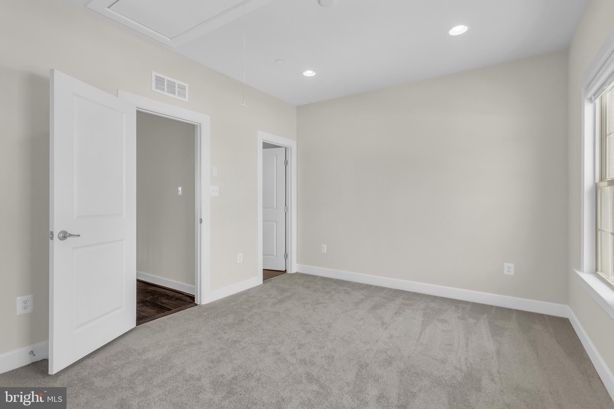 MANOR OAKS - Residential
