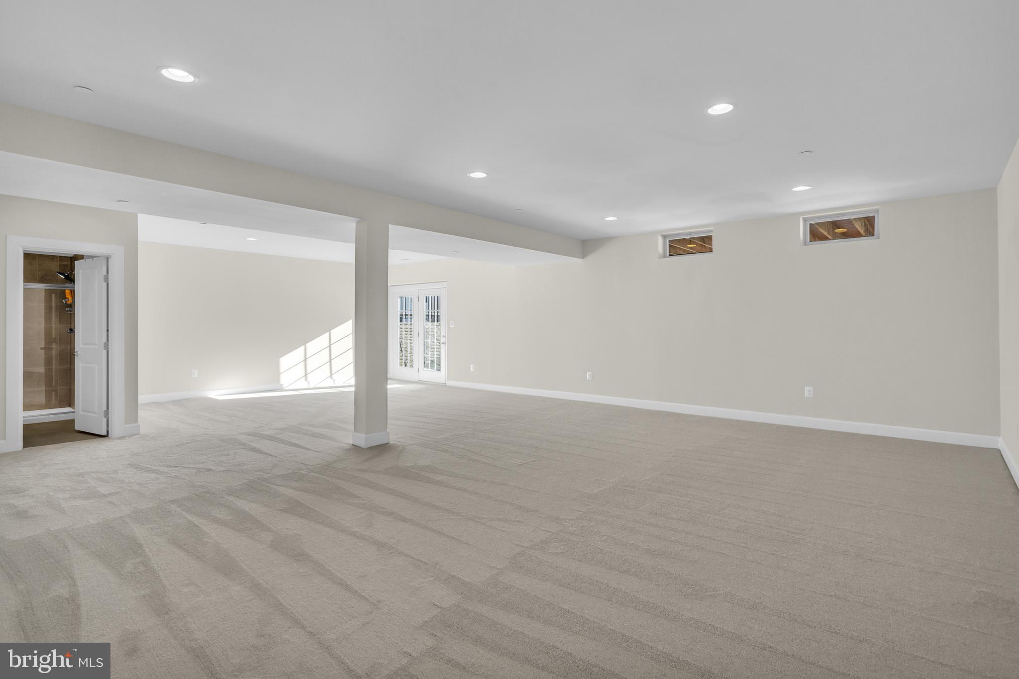 MANOR OAKS - Residential