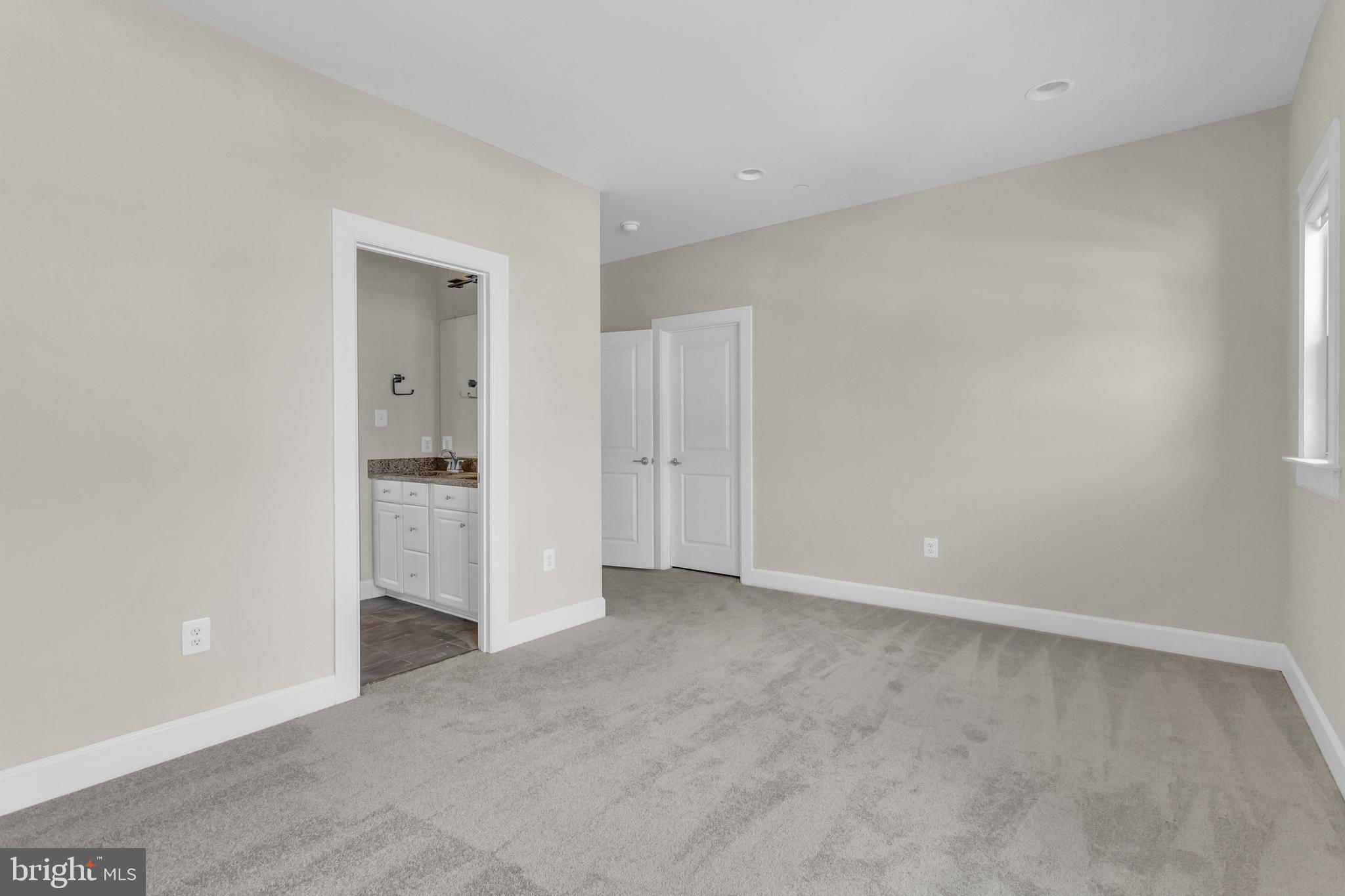 MANOR OAKS - Residential