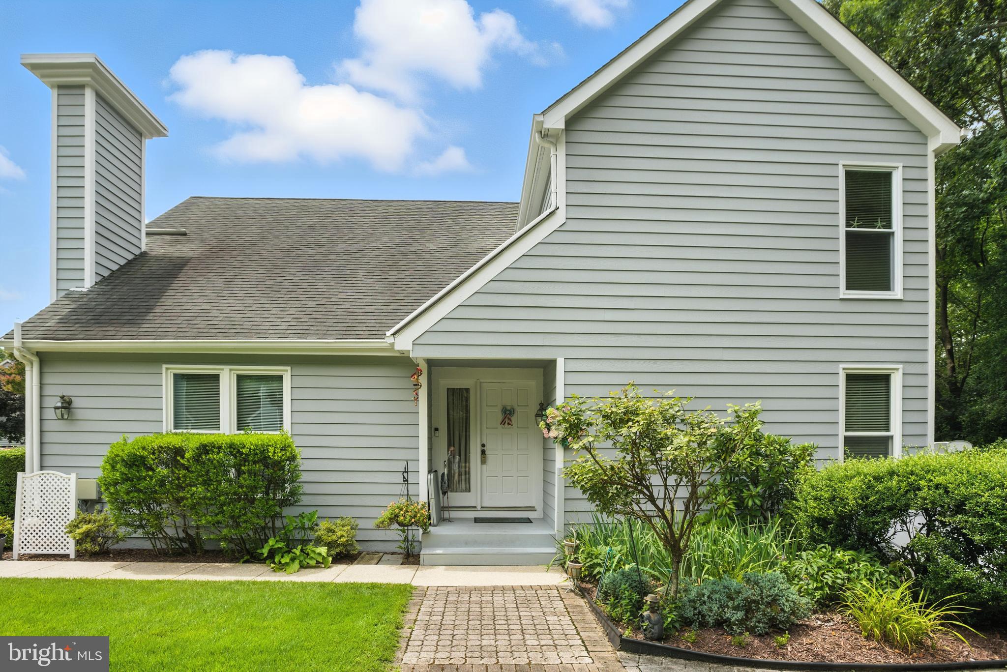 Welcome to this beautiful end unit located in Riva Trace. Perfect family home with three bedrooms and 2.5 baths and a full finished basement. The home not only has plenty of street parking but also has an oversized one car garage with a power door opener. Go around the back and you will find a custom patio and a deck off the family room.... very private!!! The kitchen features granite counter tops and newer appliances plus a built-in microwave. Walk out of the kitchen and you will find yourself in the familywith beautiful fireplace, separate formal dining room with hardwood floors and living room with a second fireplace! Take the steps upstairs to find a large master bedroom with HUGE walk-in closet and full bath. To more bedrooms and another full bath completes the upstairs. Downstairs features a large rec room with a full wet bar, a sauna, a workshop/office. Plus a washer and dryer. Seller replaced windows (double&triple pane) and sliding door off kitchen….1st class !!!
Seller is providing a ONE YEAR Cinch/HMS home warranty to the lucky buyers at settlement.