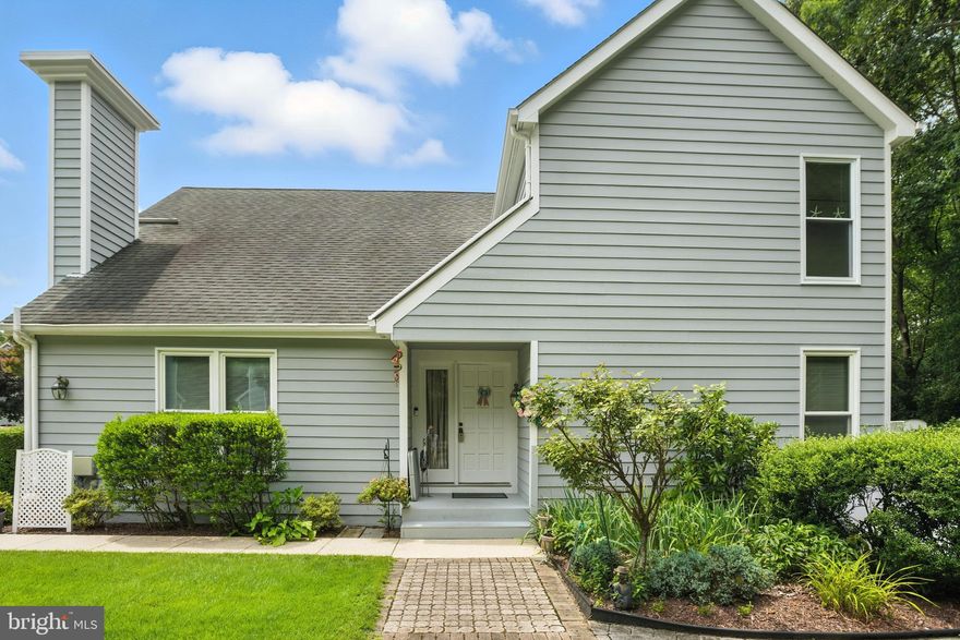Welcome to this beautiful end unit located in Riva Trace.  Perfect family home with three bedrooms and 2.5 baths and a full finished basement.  The home not only has plenty of street parking but also has an oversized one car garage with a power door opener.   Go around the back and you will find a custom patio and a deck off the family room.... very private!!! The kitchen features granite counter tops and newer appliances plus a built-in microwave. Walk out of the kitchen and you will find yourself in the familywith beautiful fireplace, separate formal dining room with hardwood floors and living room with a second fireplace! Take the steps upstairs to find a large master bedroom with HUGE walk-in closet and full bath.  To more bedrooms and another full bath completes the upstairs. Downstairs features a large rec room with a full wet bar, a sauna, a workshop/office. Plus a washer and dryer.  Seller replaced windows (double&triple pane) and sliding door off kitchen….1st class !!!
Seller is providing a ONE YEAR Cinch/HMS home warranty to the lucky buyers at settlement. 
Paths leads to the South River where there is a pier for Riva Trace owners only.