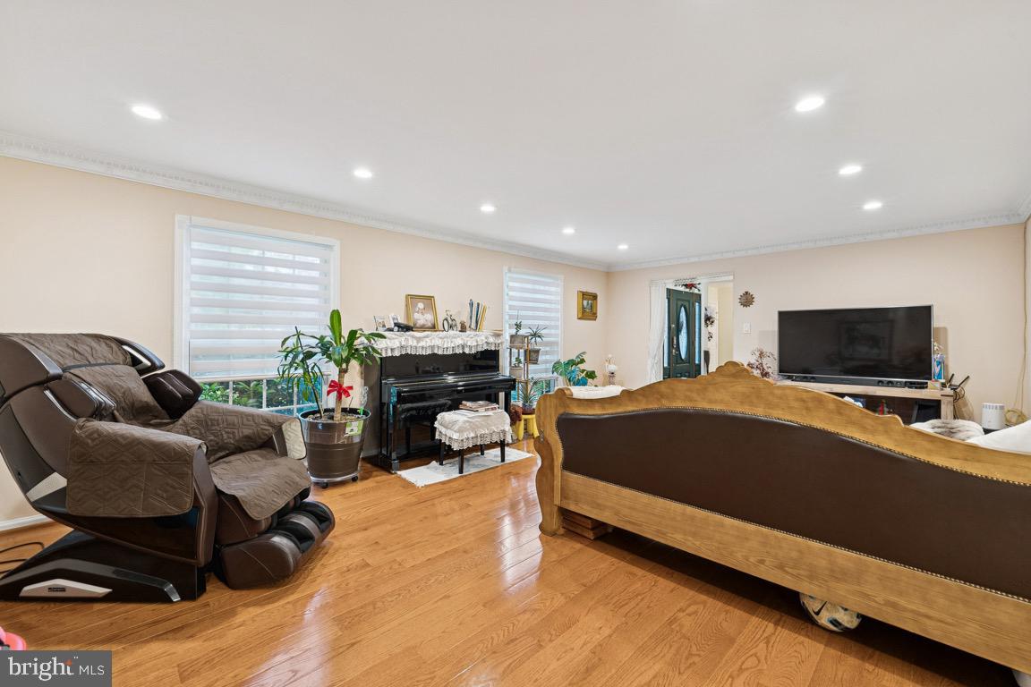 LANGLEY OAKS - Residential Lease