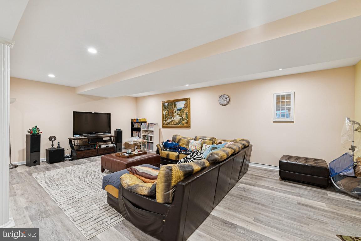 LANGLEY OAKS - Residential Lease