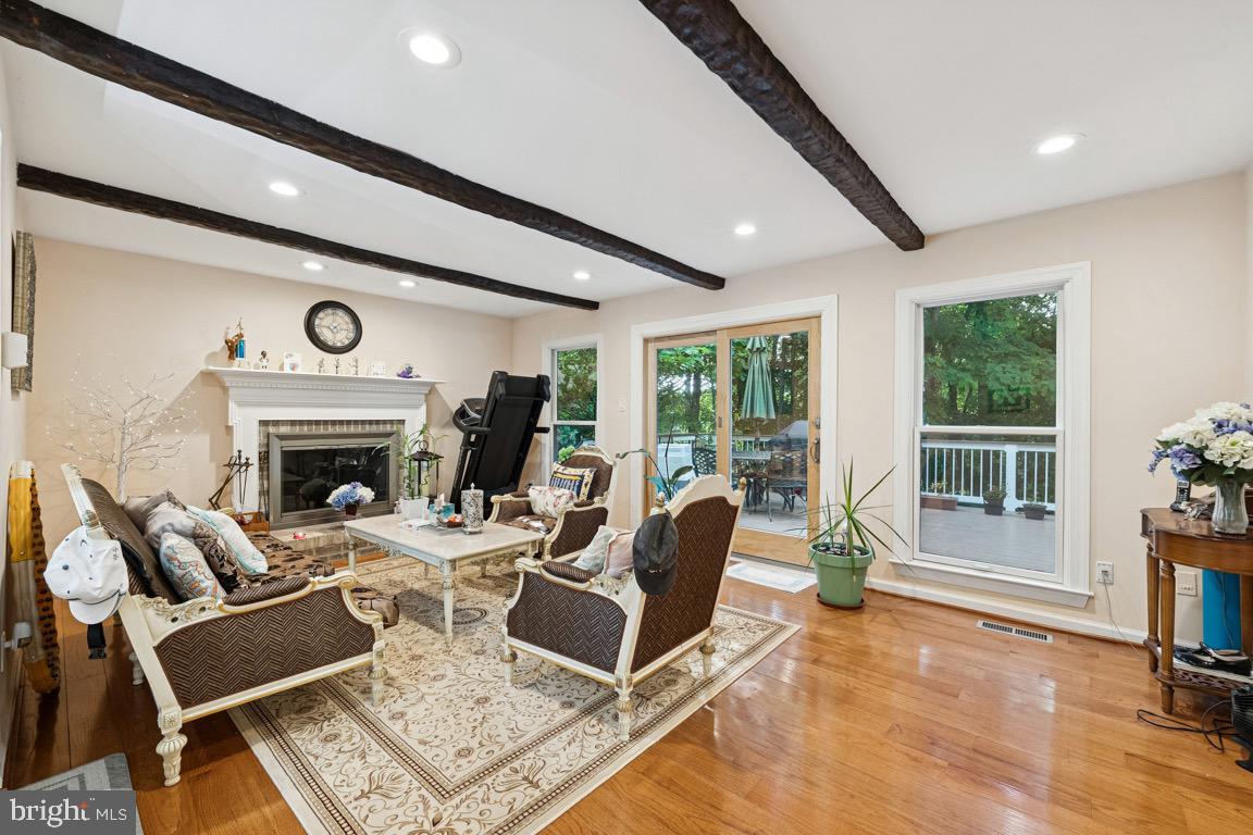 LANGLEY OAKS - Residential Lease