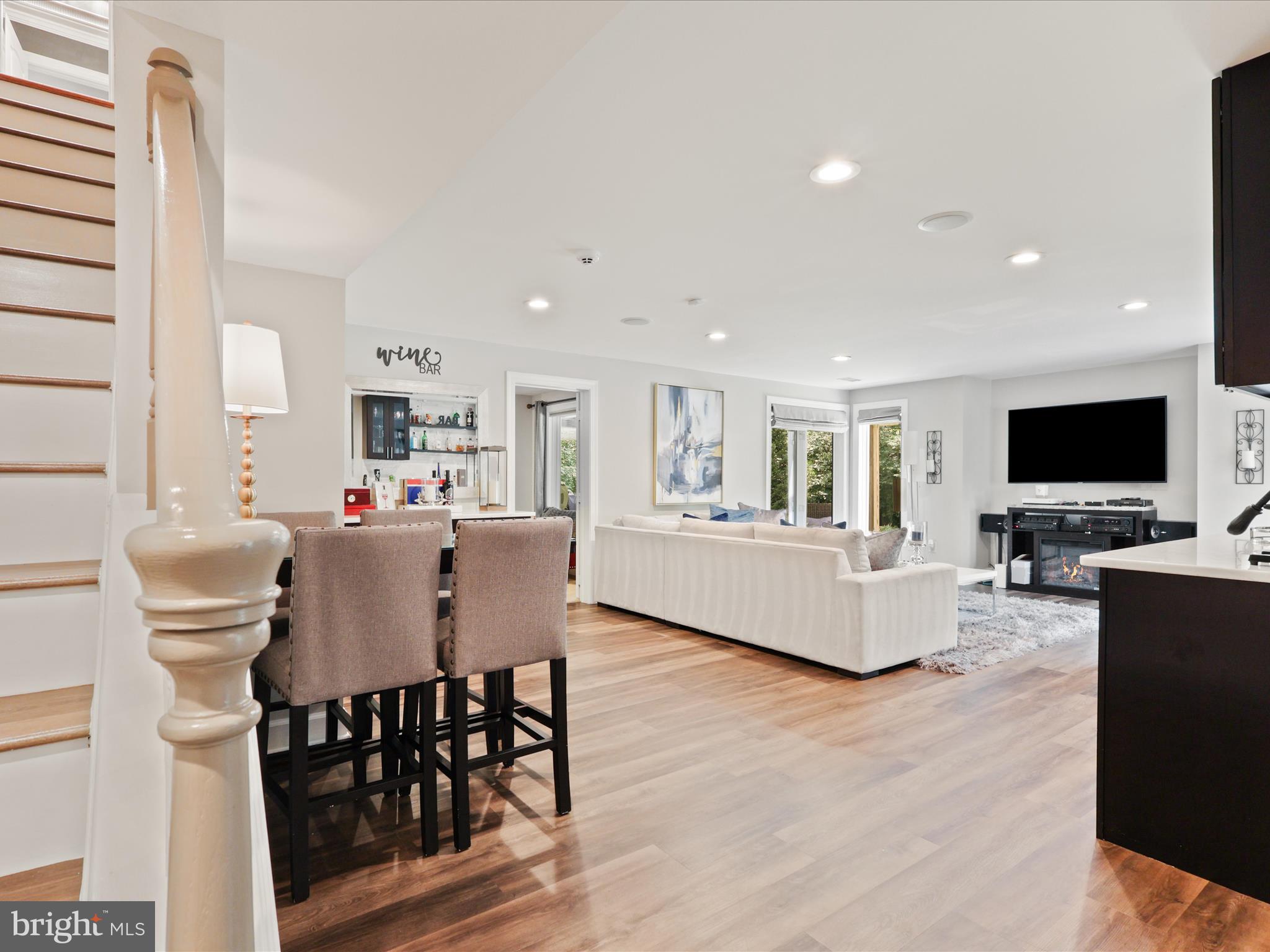 RESTON - Residential