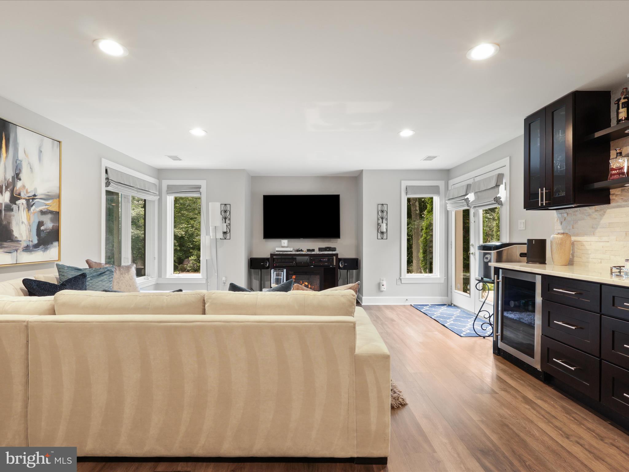 RESTON - Residential