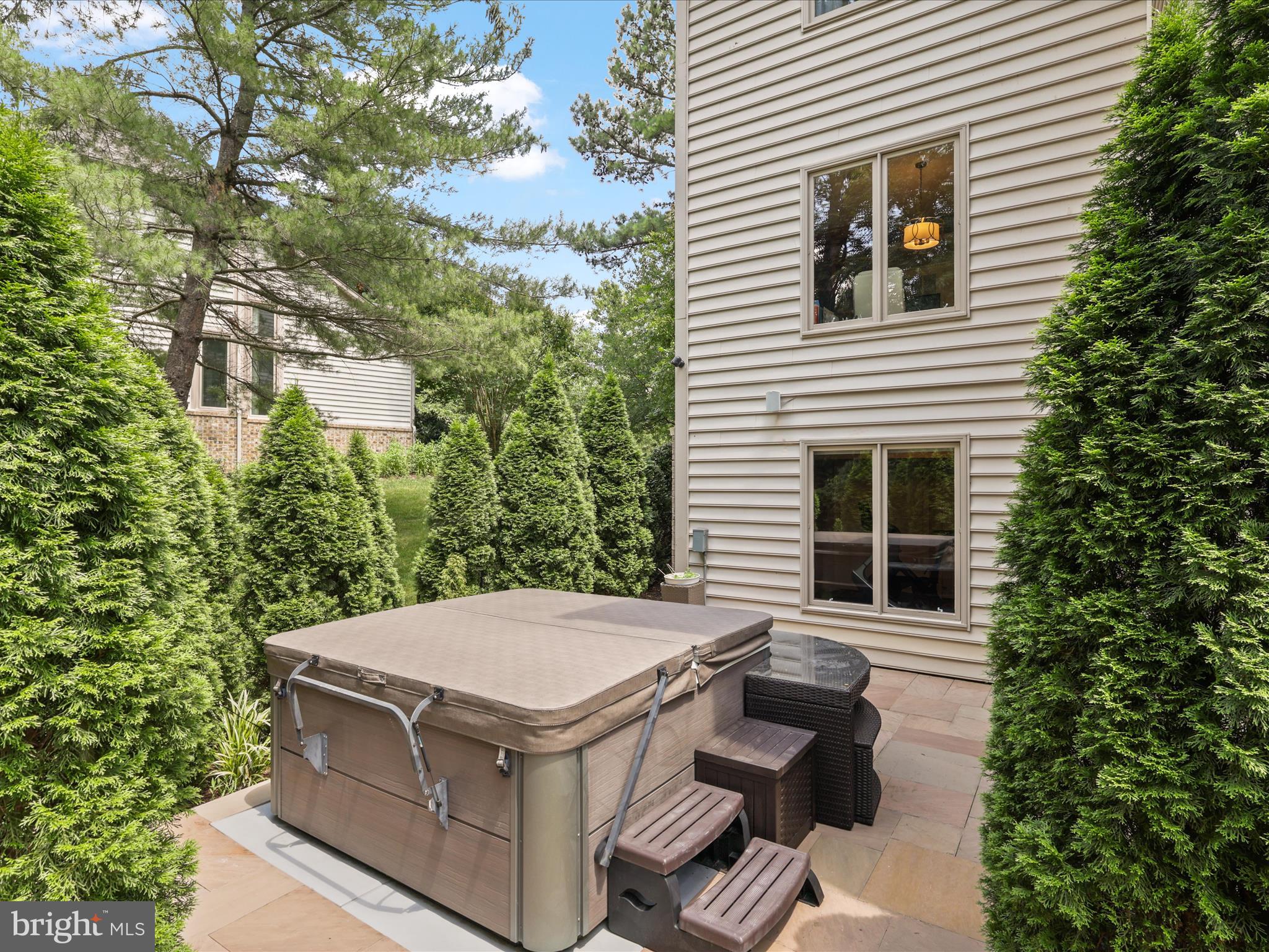 RESTON - Residential