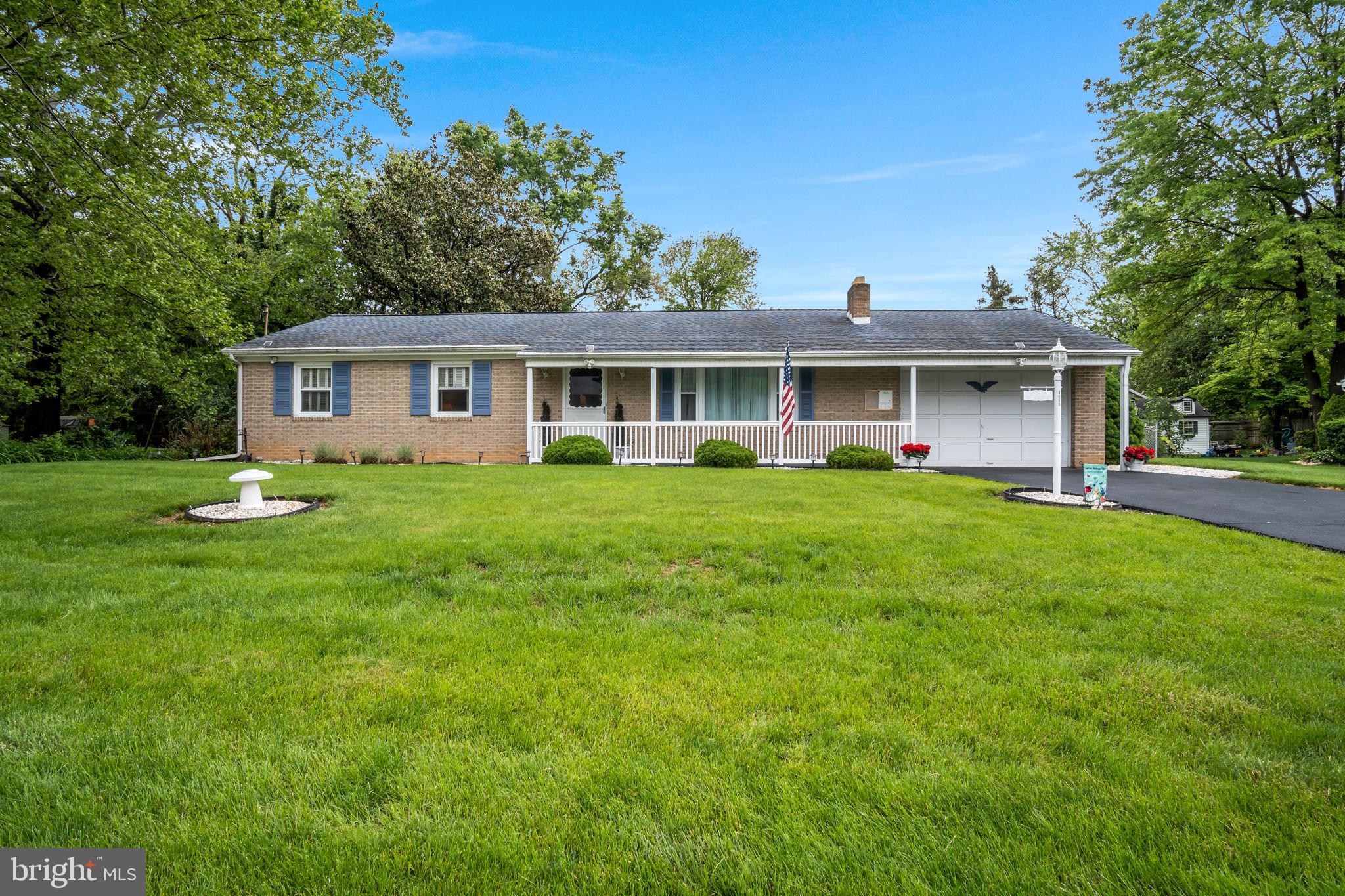 1009 HARRIET STREET
