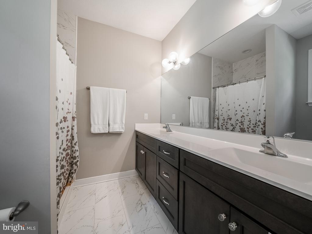 LAKE LAND OR - Residential