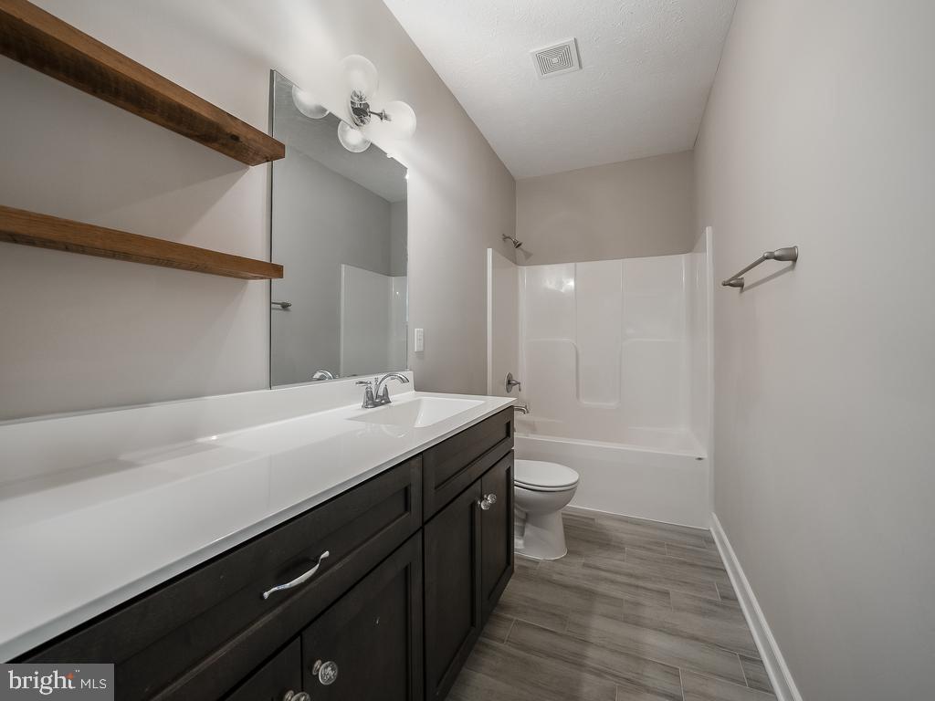 LAKE LAND OR - Residential