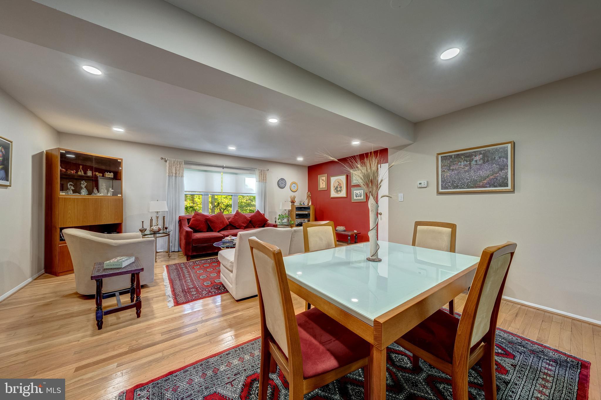 CARDINAL SQUARE - Residential