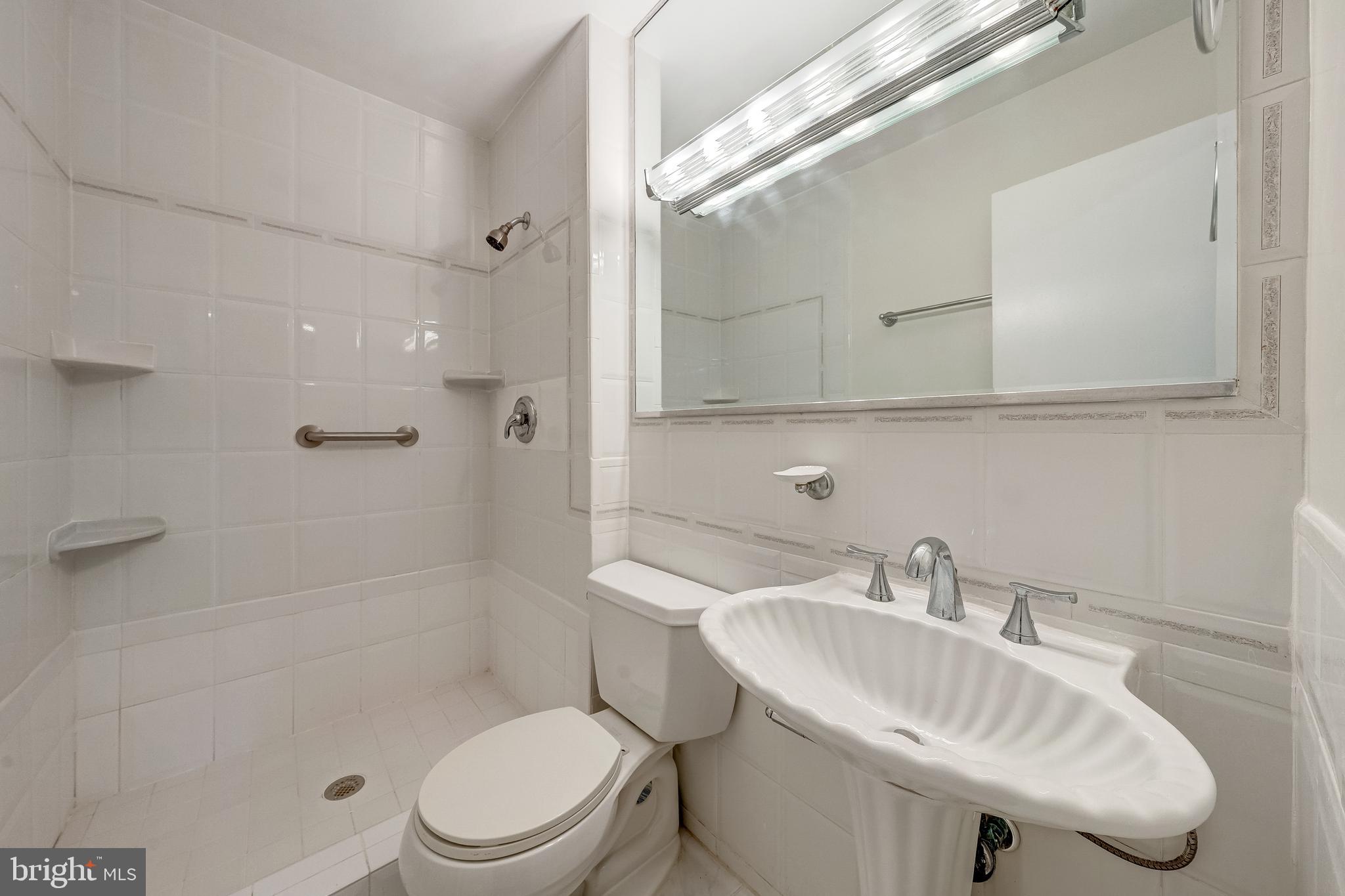 CARDINAL SQUARE - Residential