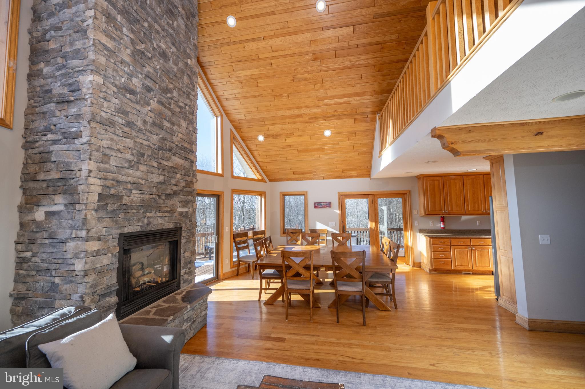 THE PINNACLE - Residential