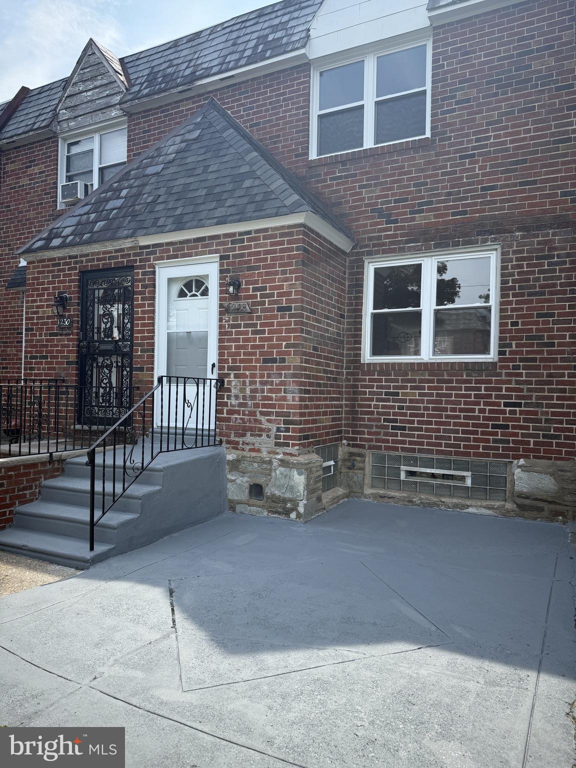 1228 E MOUNT AIRY AVENUE