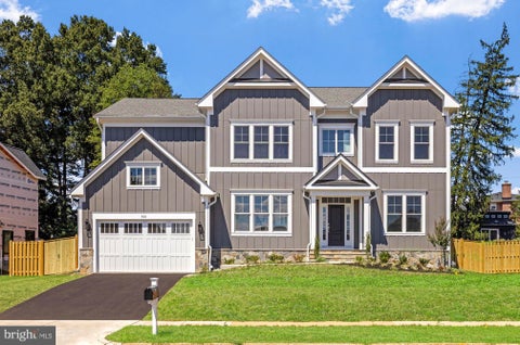 Photo of 608 Roberts Drive NW, VIENNA, VA 22180 (MLS # VAFX2306862)