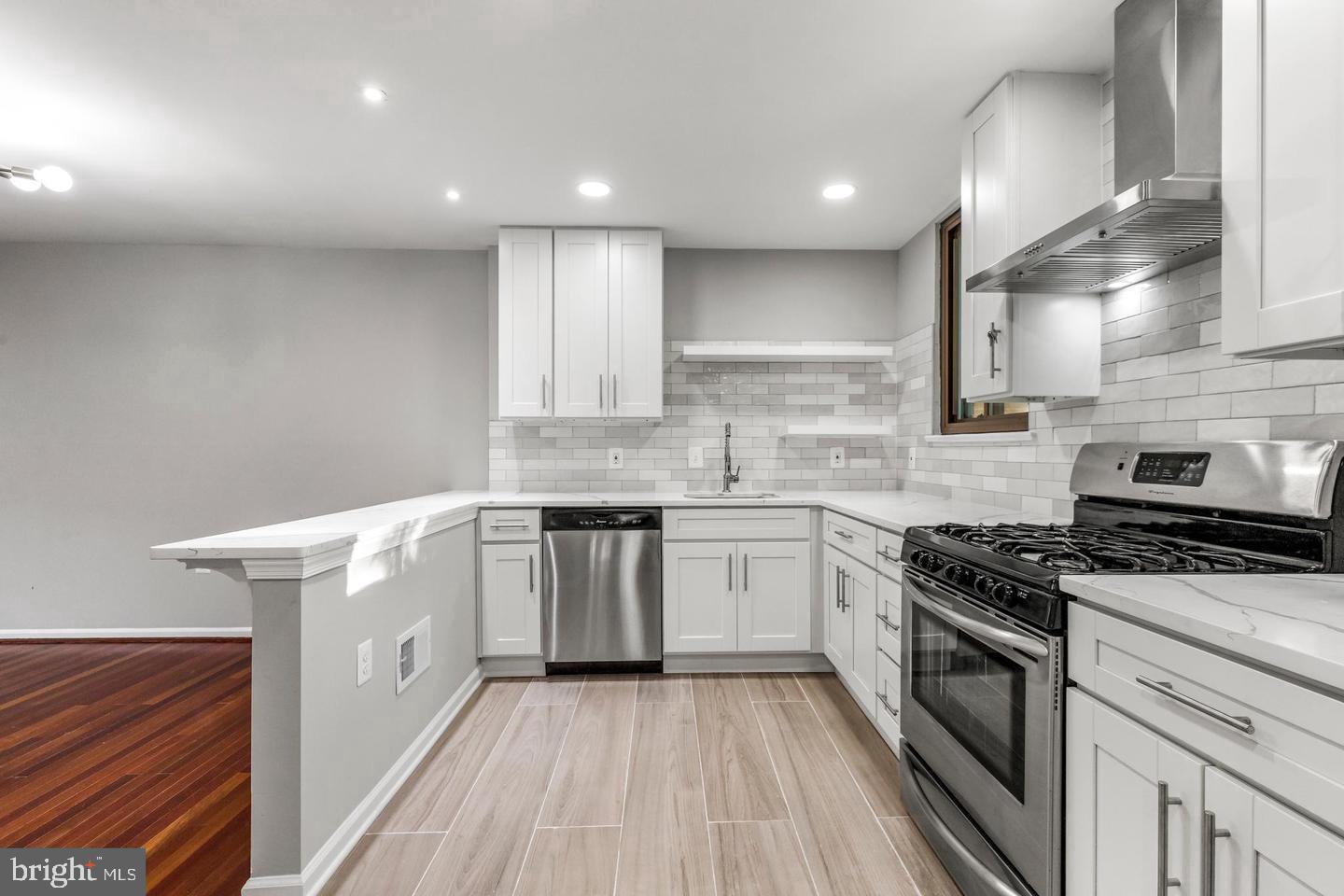 AMERICANA FAIRFAX - Residential Lease