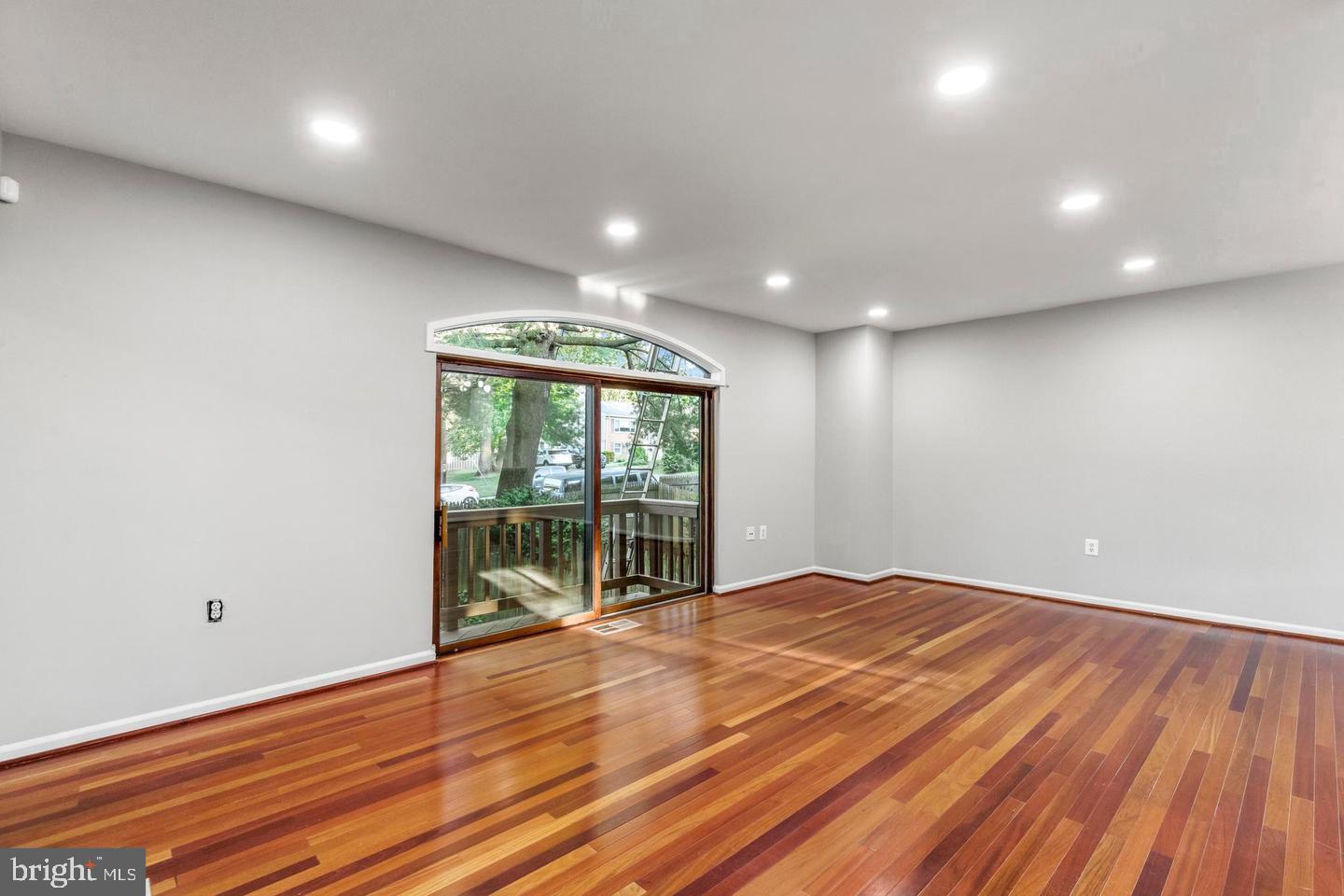 AMERICANA FAIRFAX - Residential Lease