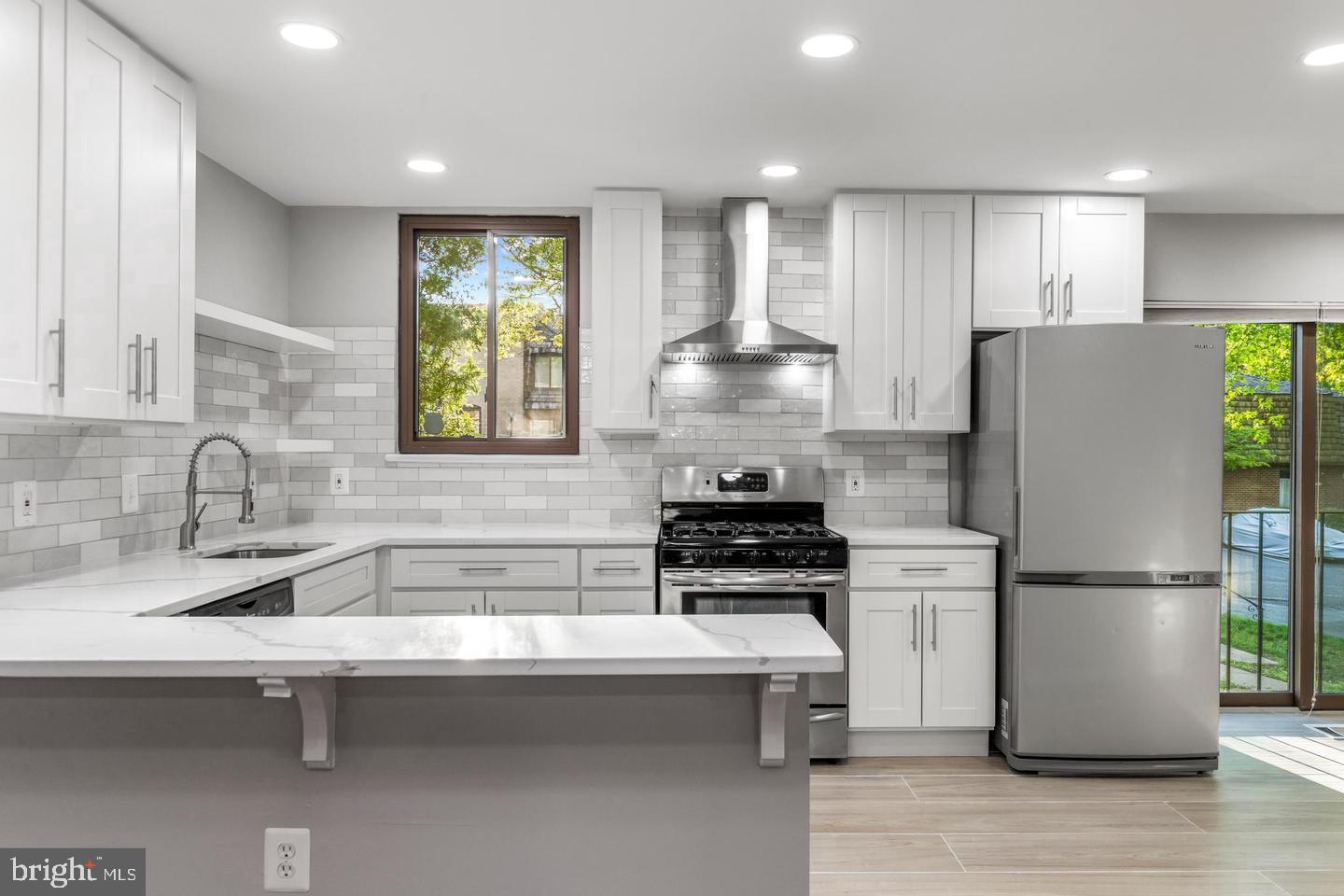 AMERICANA FAIRFAX - Residential Lease