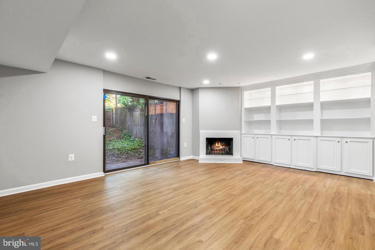 AMERICANA FAIRFAX - Residential Lease