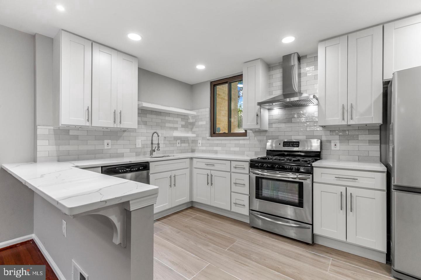 AMERICANA FAIRFAX - Residential Lease