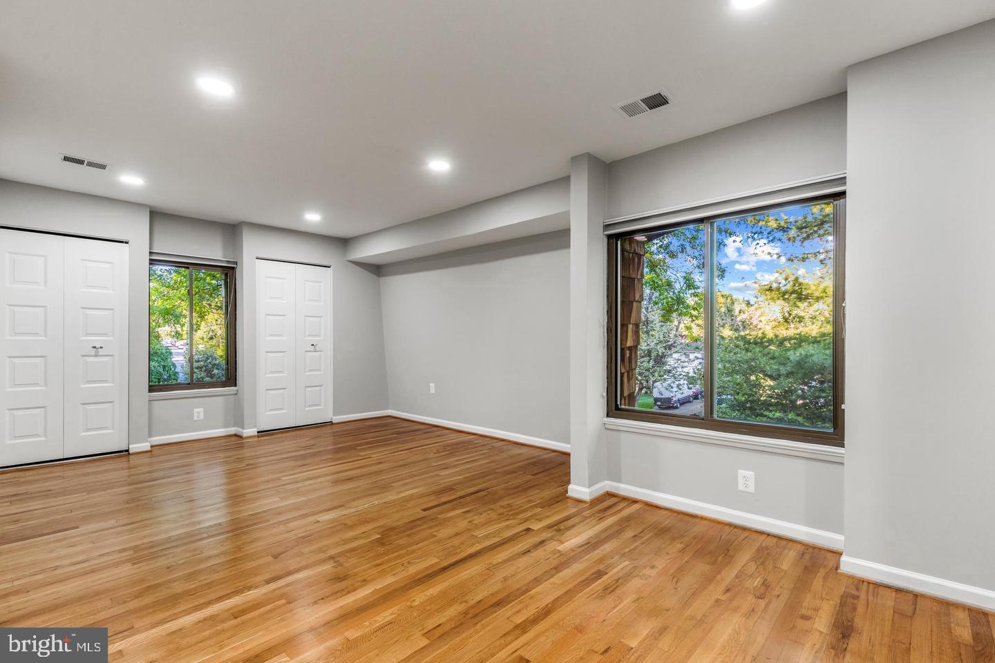 AMERICANA FAIRFAX - Residential Lease