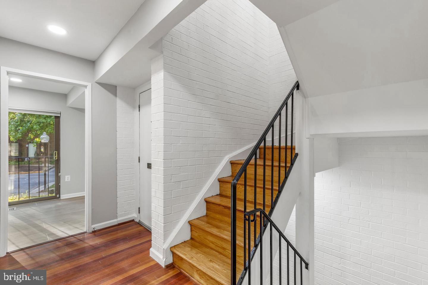 AMERICANA FAIRFAX - Residential Lease