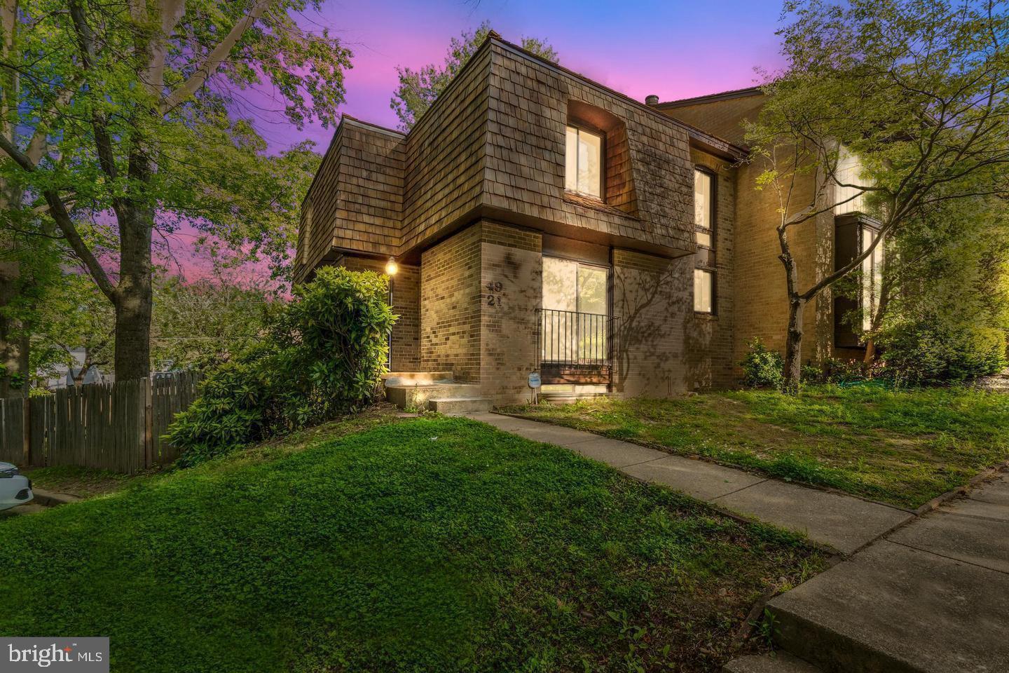 AMERICANA FAIRFAX - Residential Lease