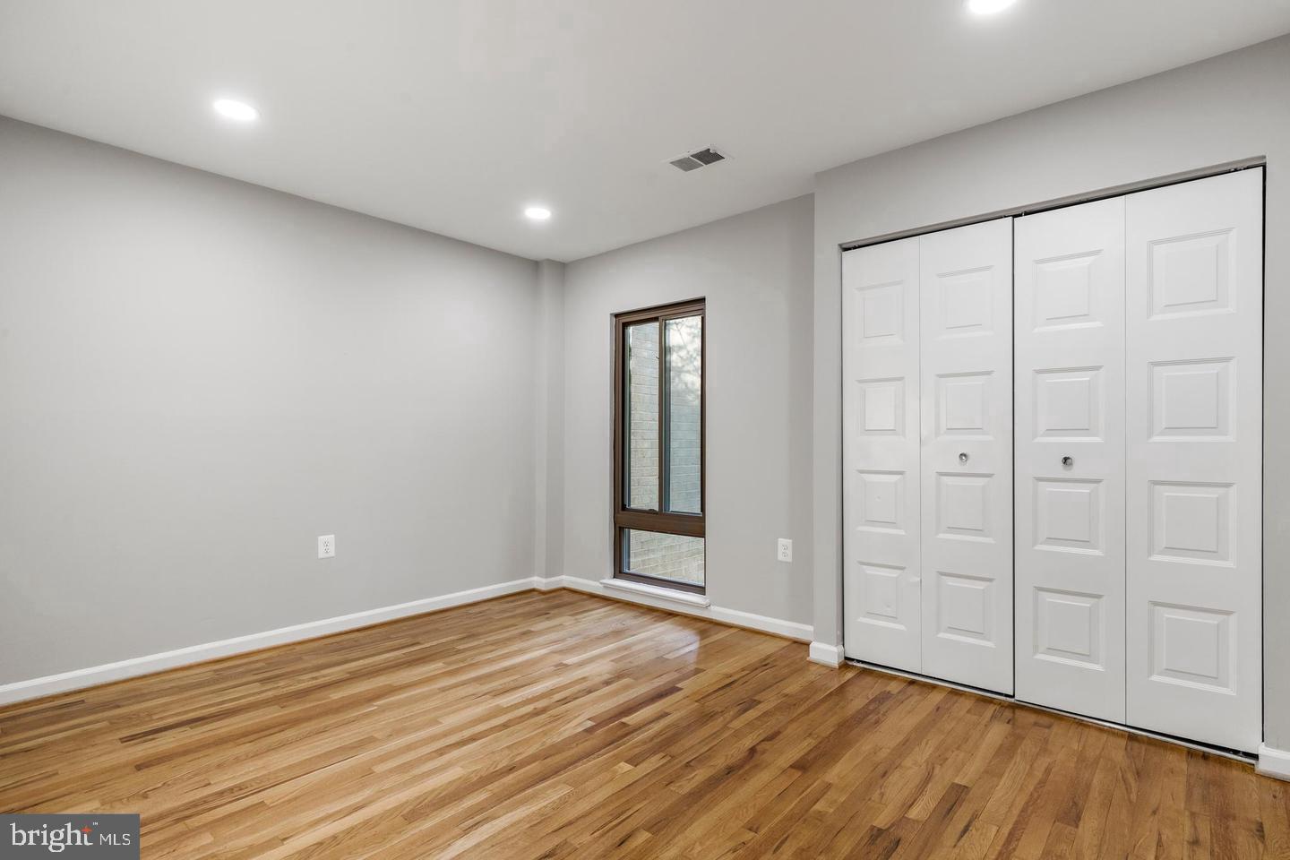 AMERICANA FAIRFAX - Residential Lease