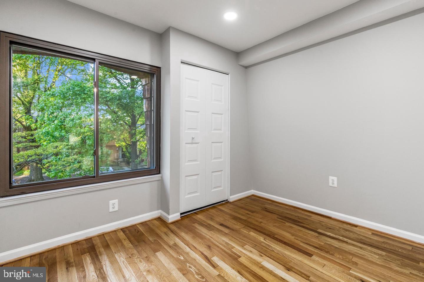 AMERICANA FAIRFAX - Residential Lease