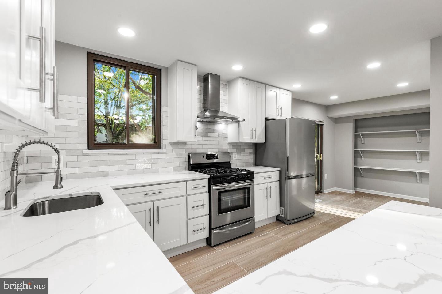 AMERICANA FAIRFAX - Residential Lease