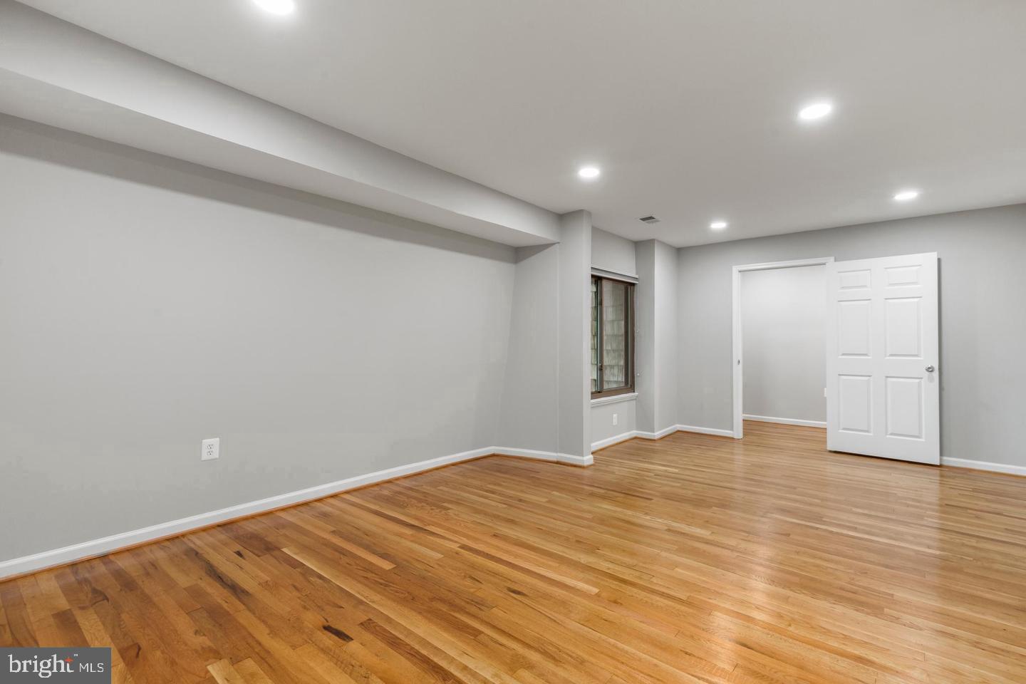 AMERICANA FAIRFAX - Residential Lease