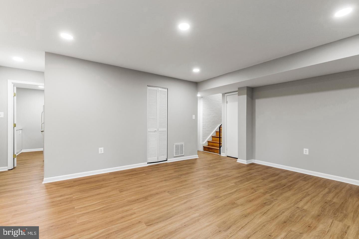 AMERICANA FAIRFAX - Residential Lease