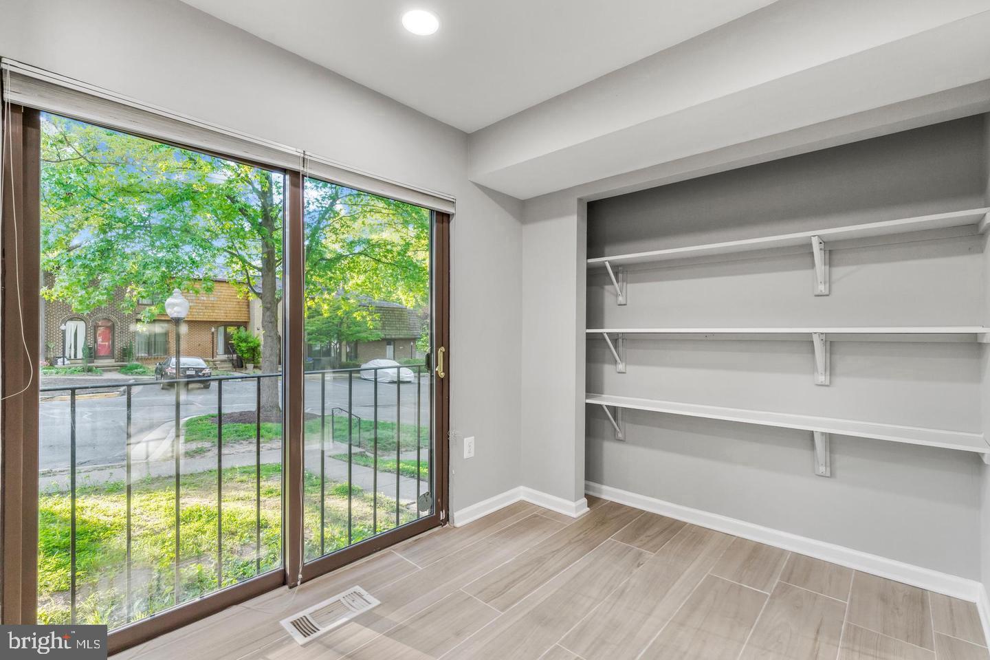 AMERICANA FAIRFAX - Residential Lease