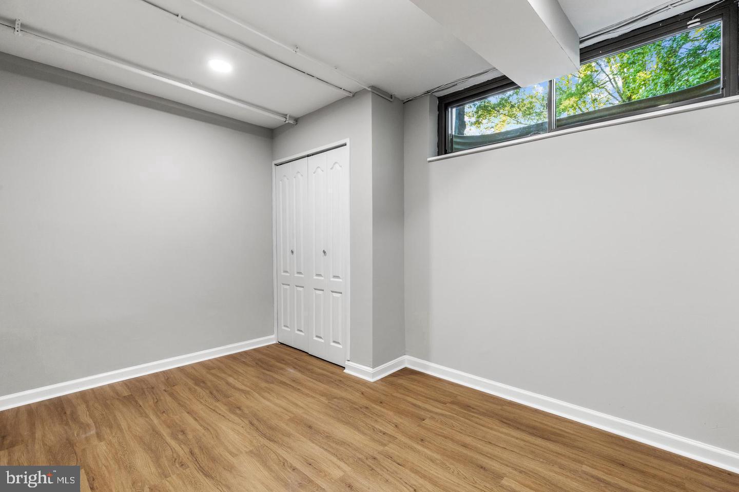 AMERICANA FAIRFAX - Residential Lease