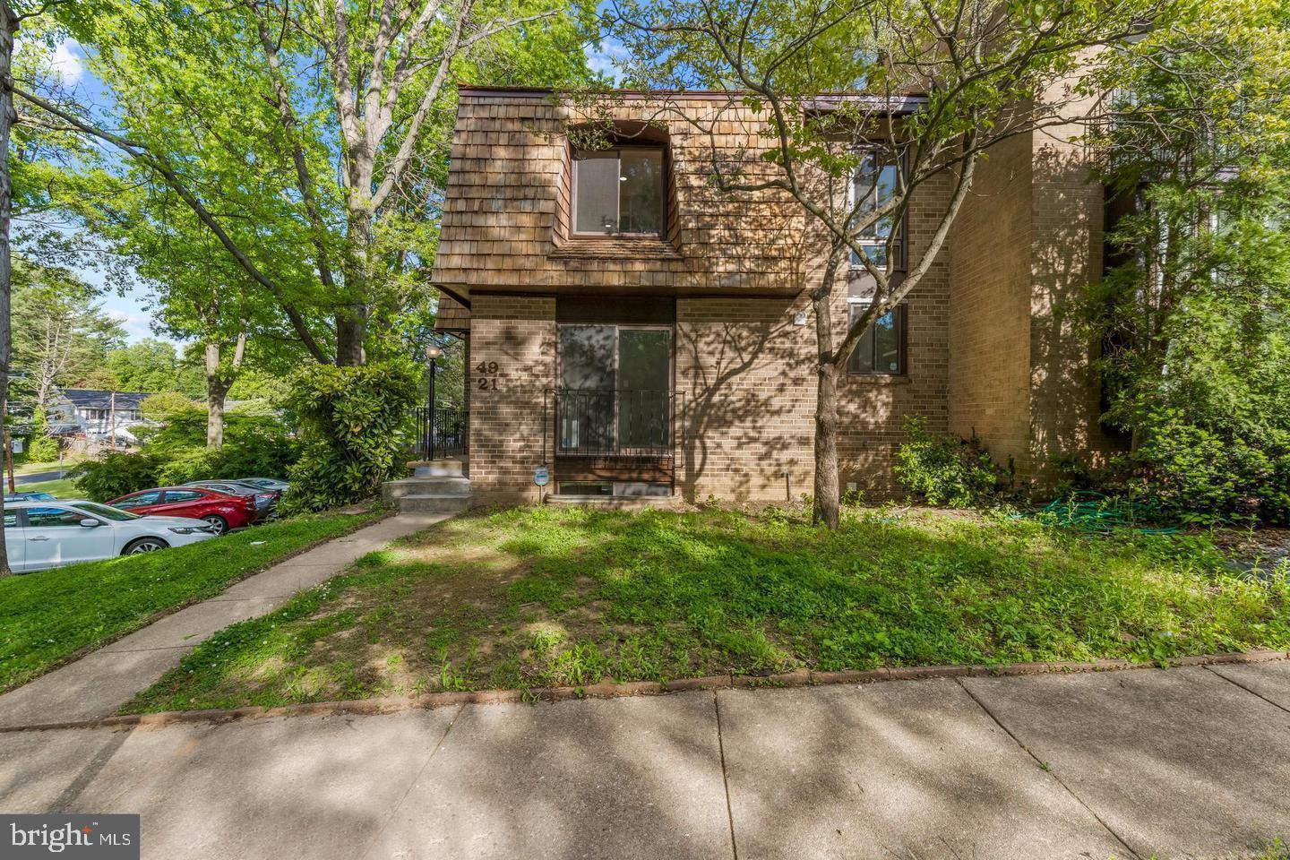 AMERICANA FAIRFAX - Residential Lease