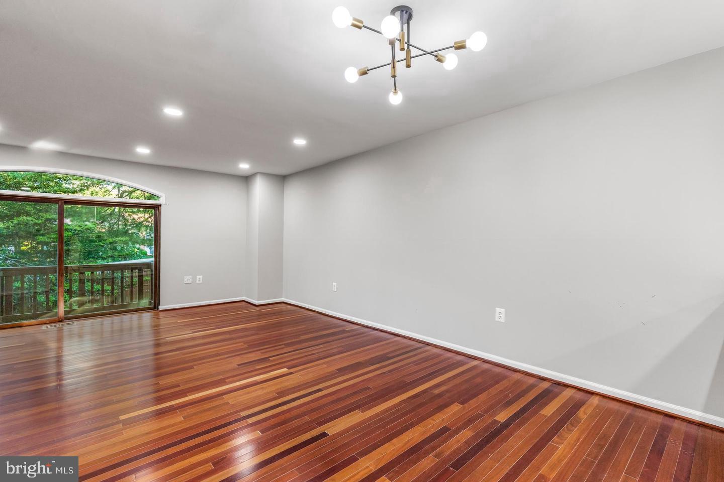 AMERICANA FAIRFAX - Residential Lease