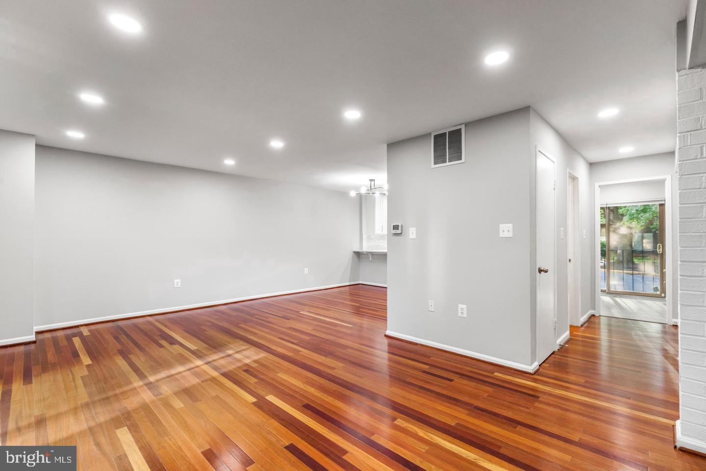 AMERICANA FAIRFAX - Residential Lease