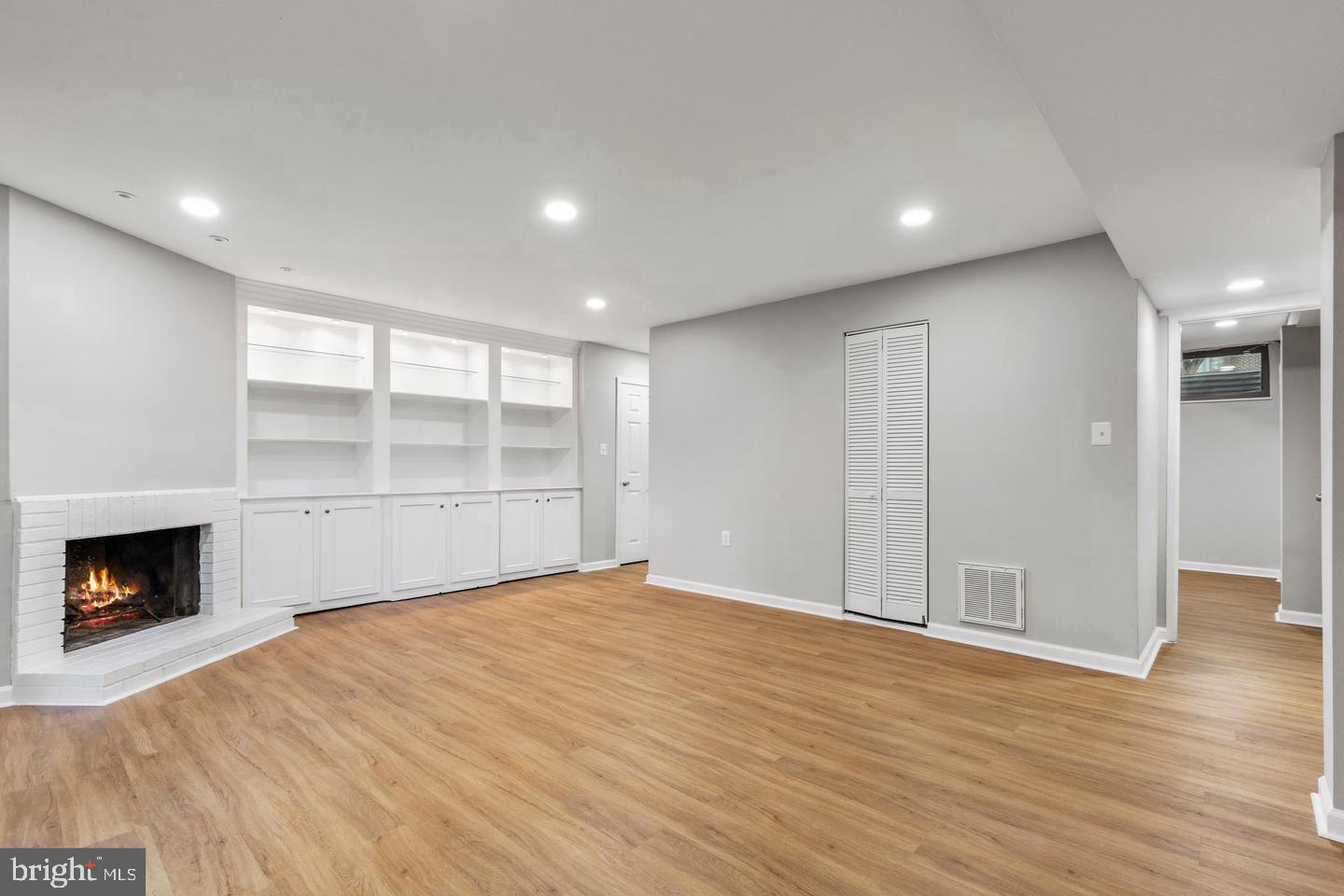 AMERICANA FAIRFAX - Residential Lease