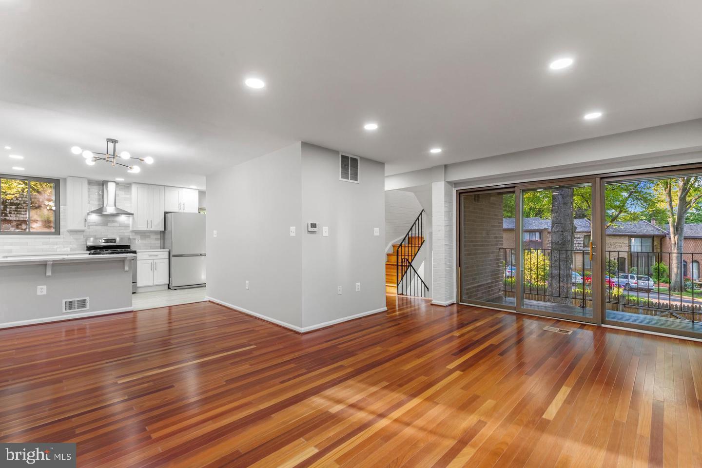 AMERICANA FAIRFAX - Residential Lease