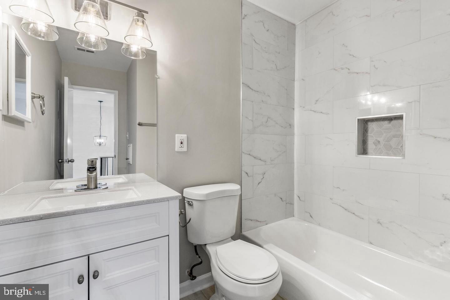 AMERICANA FAIRFAX - Residential Lease