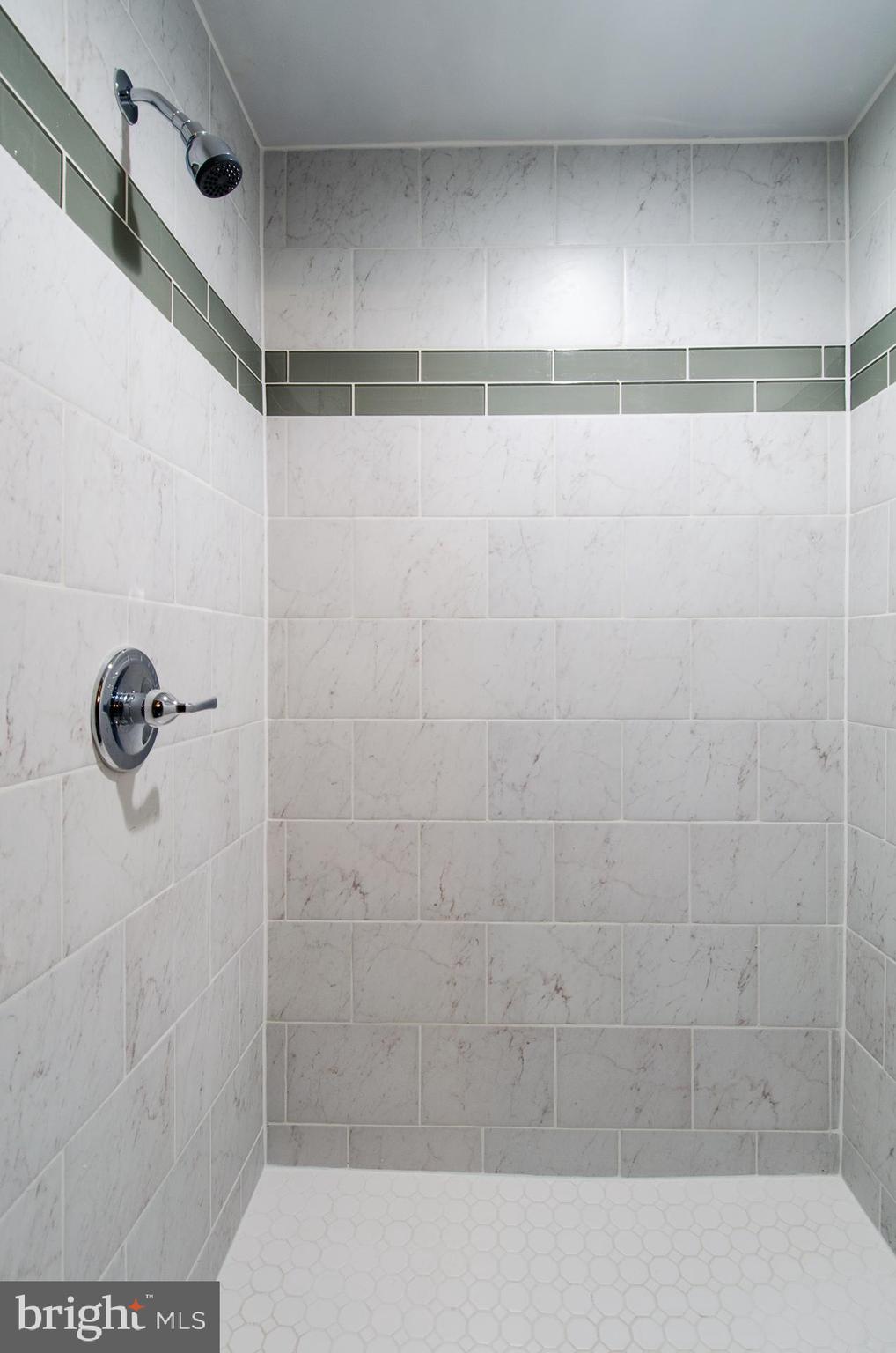 CANTON - Commercial Lease