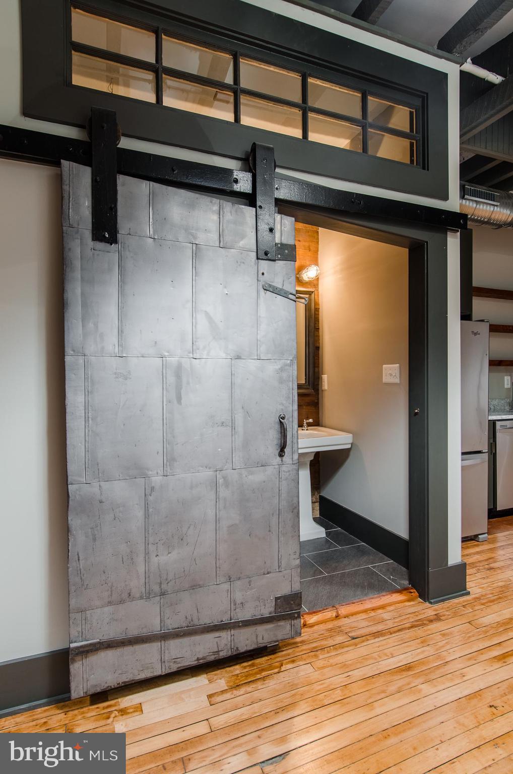 CANTON - Commercial Lease