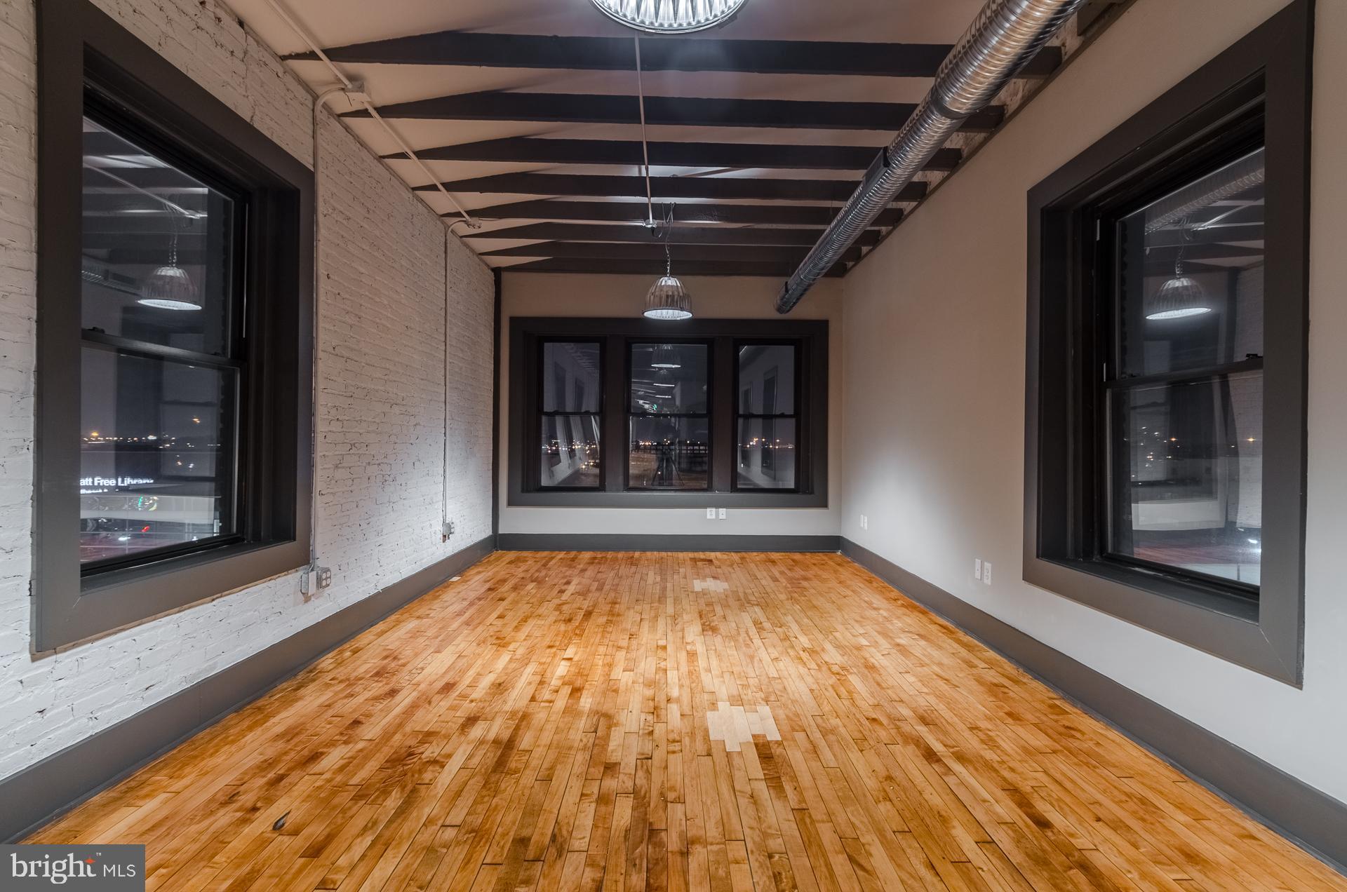 CANTON - Commercial Lease