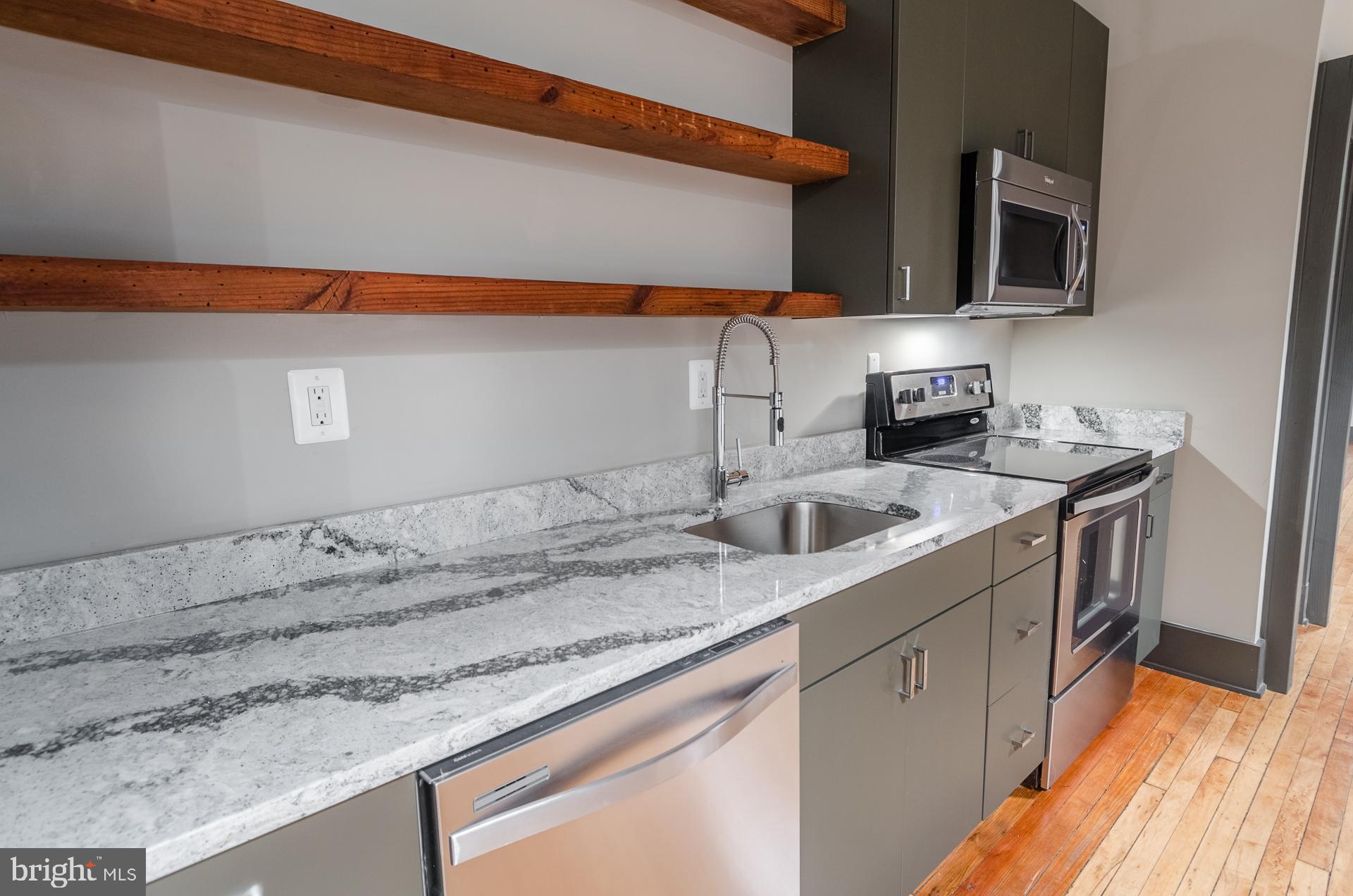 CANTON - Commercial Lease